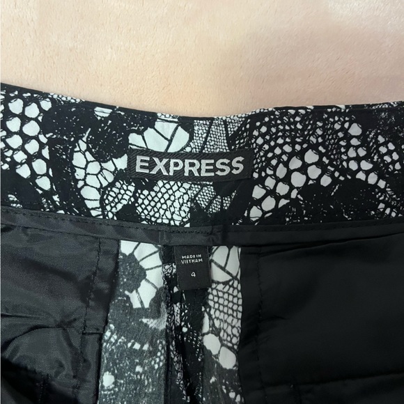 Express Patterned Shorts - Picture 3 of 3
